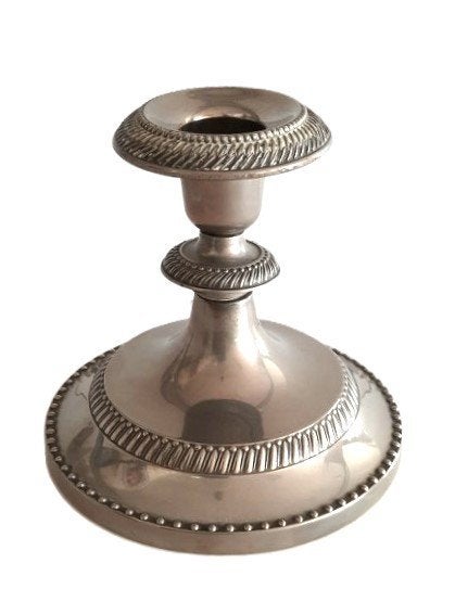 Klassieke Verzilverde Vintage Kandelaar M.H., met Parelrand, Ophalen of Verzenden