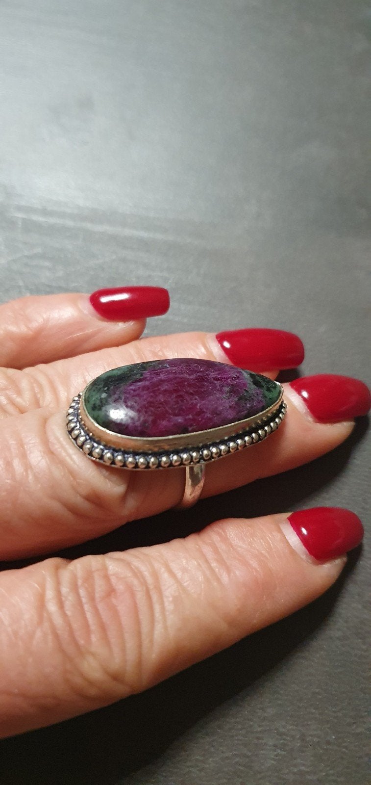 Handgemaakte statement sterling ring met robijn in zoisiet, Overige kleuren, Nieuw, Ophalen of Verzenden, 17 tot 18