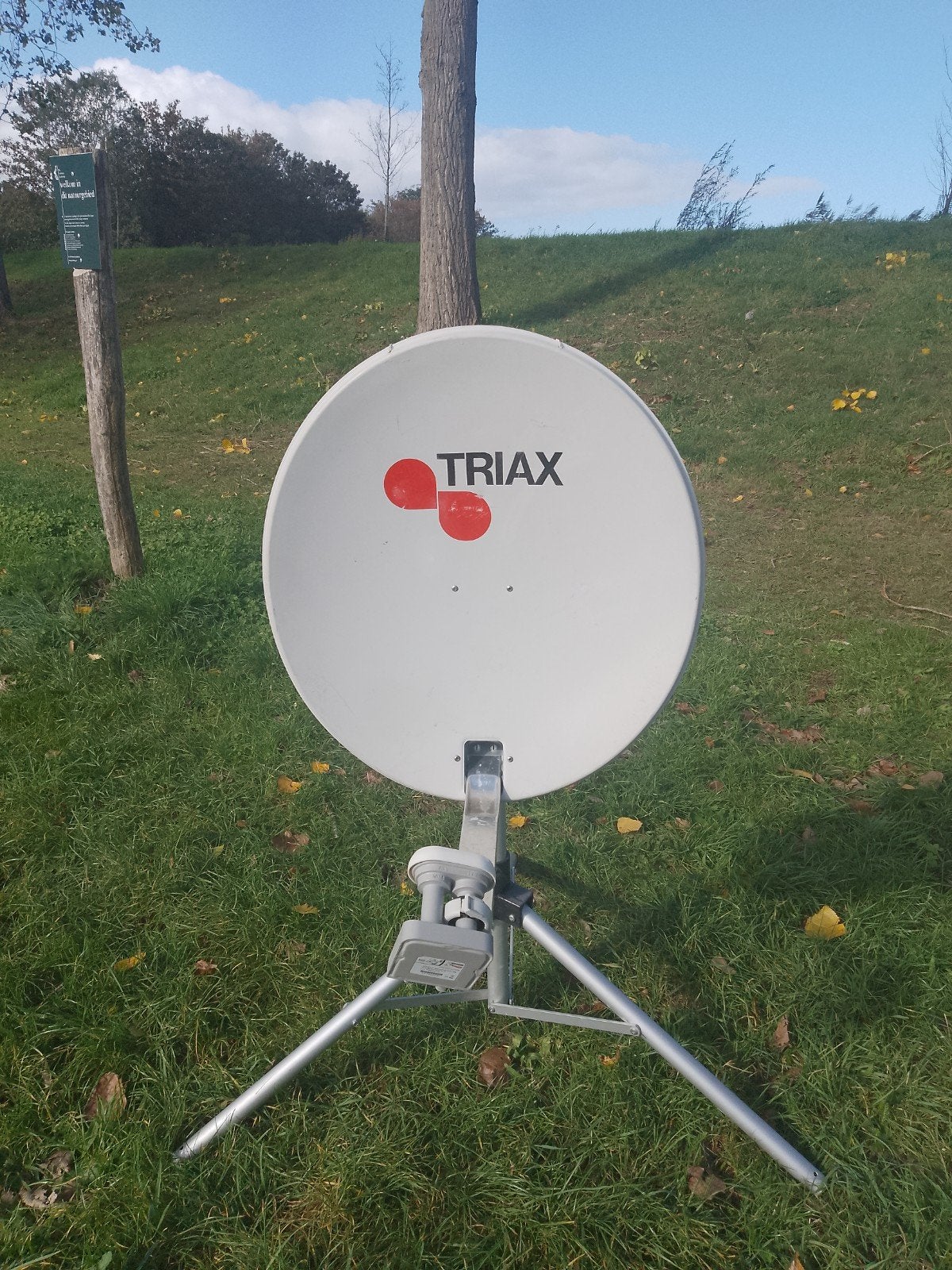 Triax schotelantenne met statief, Ophalen of Verzenden, Gebruikt, (Schotel)antenne, Overige merken