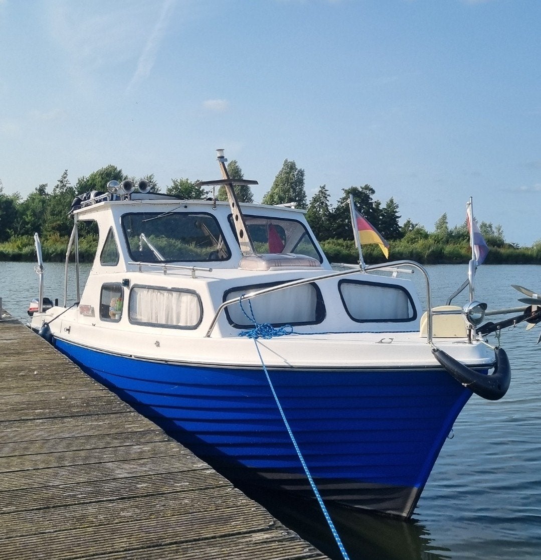 Rijklaar motorjacht met toilet, kookplaat en cabriokap, Watersport en Boten, Motorjacht, Ophalen of Verzenden, Gebruikt, Biminitop
