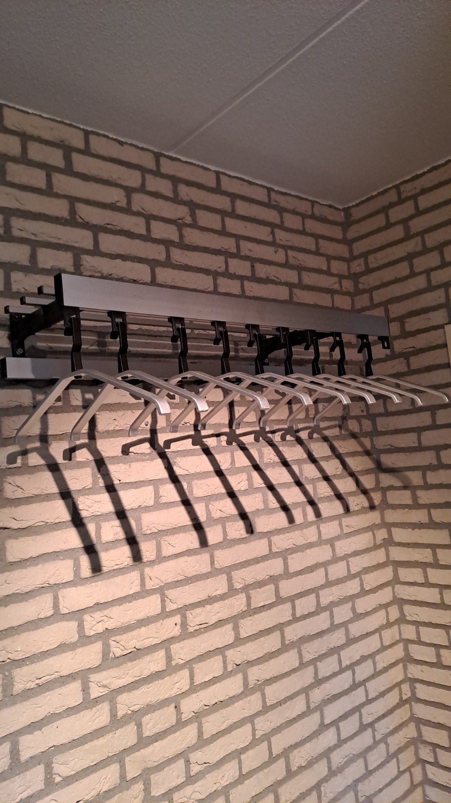 Overtoom kapstok, Ophalen, Metaal, Wandkapstok, 100 tot 150 cm
