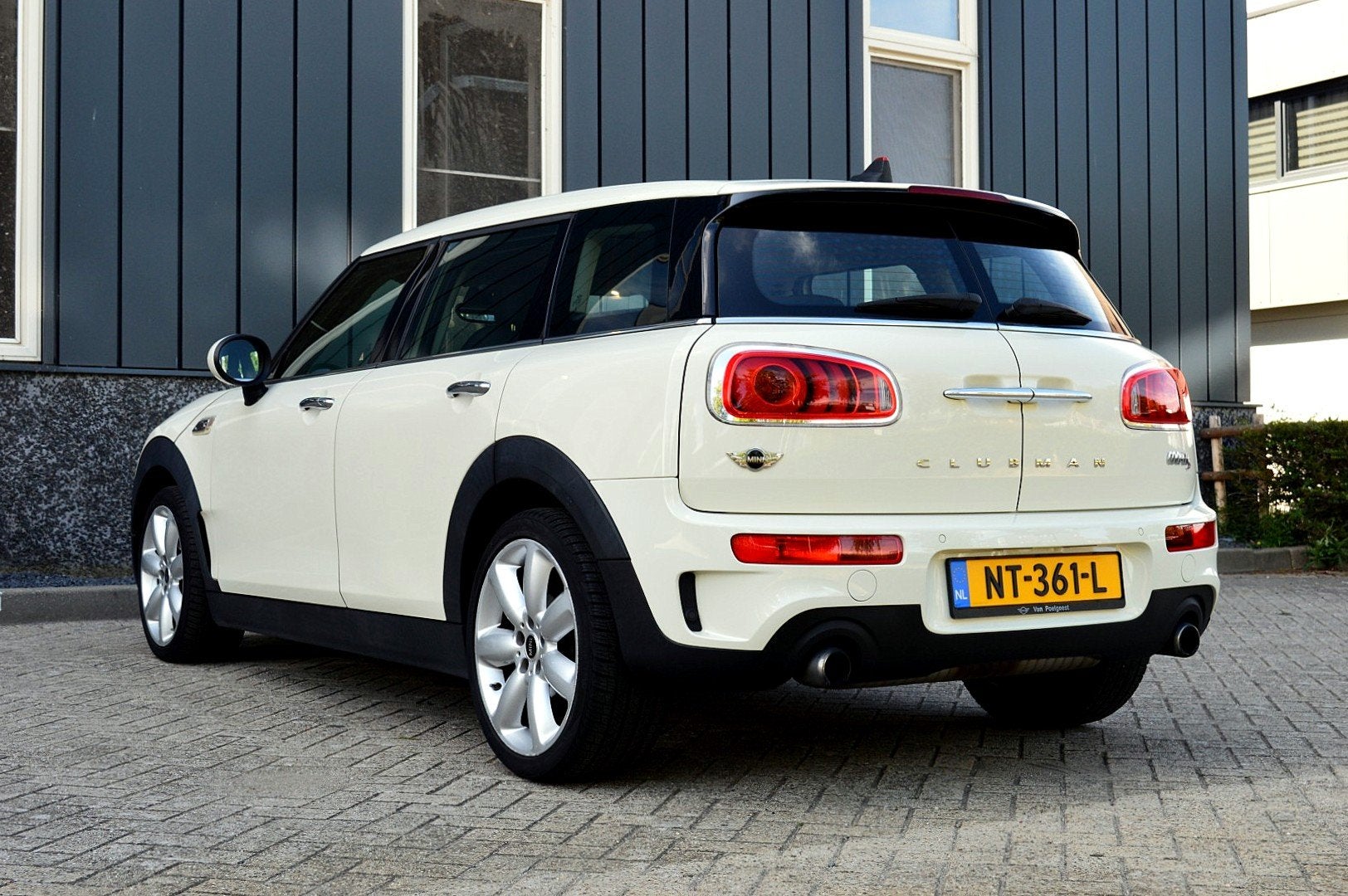 MINI Clubman 2.0 Cooper S Chili Serious Business Rijklaarpri, Voorwielaandrijving, Gebruikt, Leder en Stof, Wit