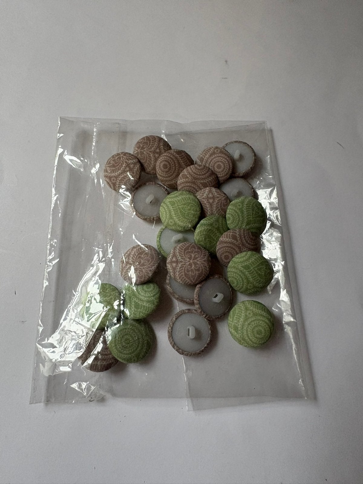 Zakje stoffen knopen bruin / groen, Ophalen of Verzenden, Zo goed als nieuw, Knoop of Knopen