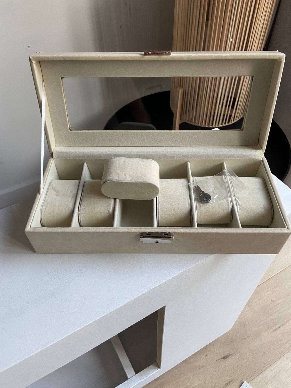 Horlogebox met slotje voor 6 horloges, Ophalen, Zo goed als nieuw