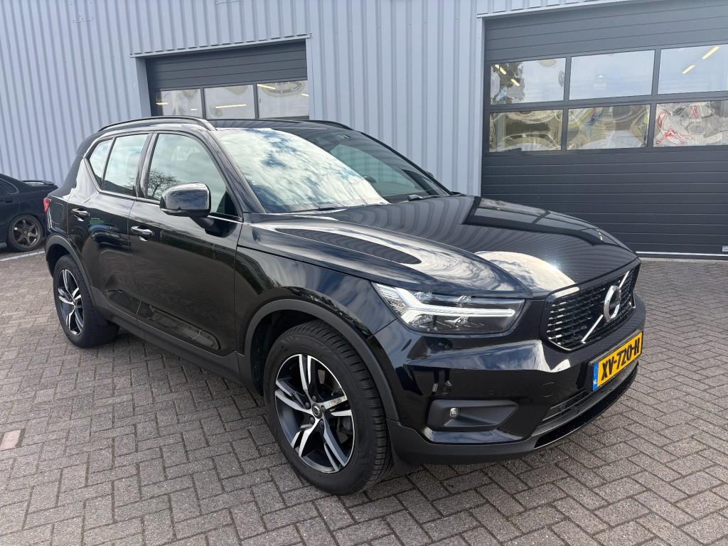 Volvo XC40 2.0 T4 R-Design Trekhaak I Leer I All-in prijs!, Auto's, Volvo, 15 km/l, Euro 6, 4 cilinders, Zwart