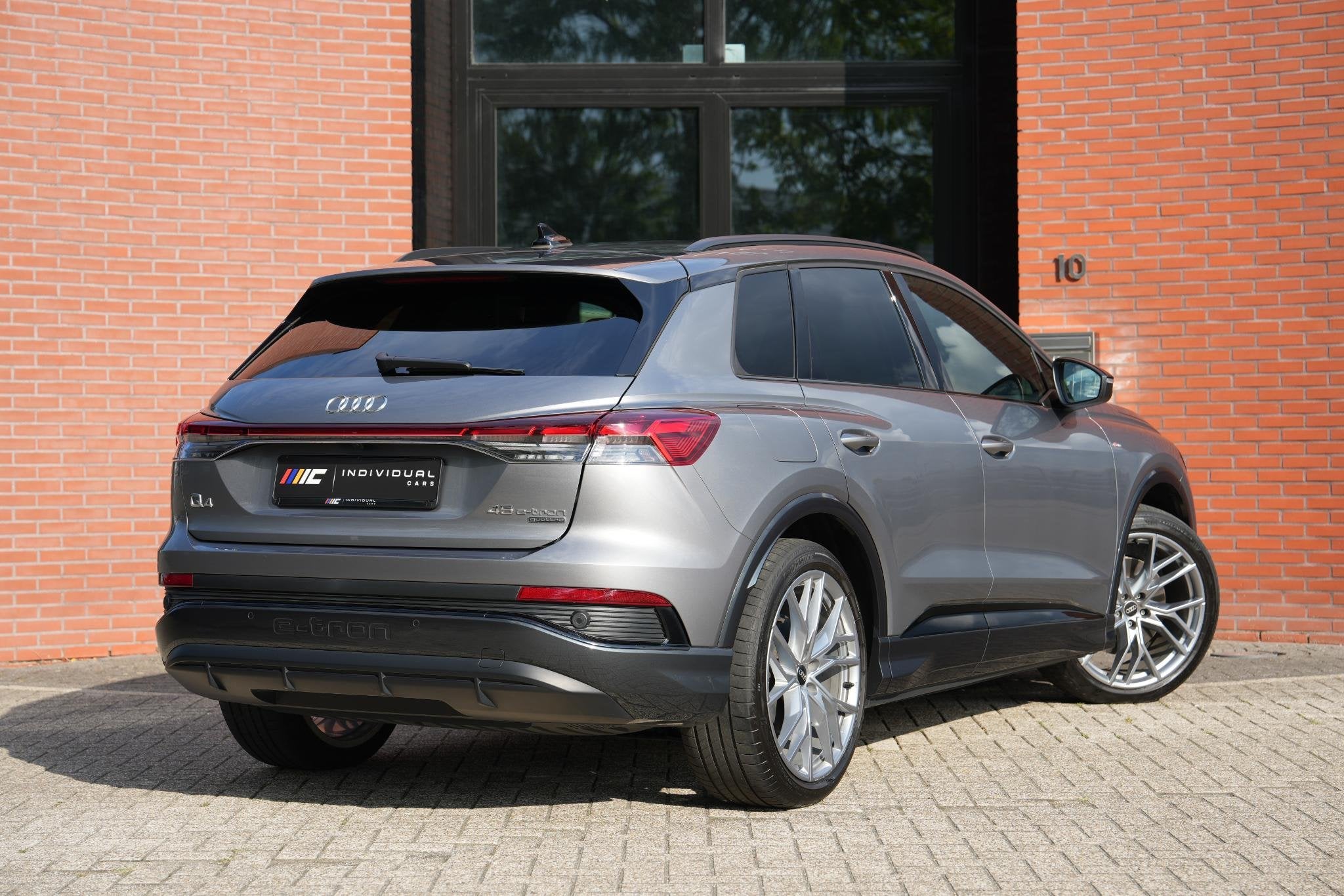 Audi Q4 e-tron 45 quattro S edition 77 kWh 265pk S-Line Sono, Auto's, Automaat, Gebruikt, 2135 kg, Leder