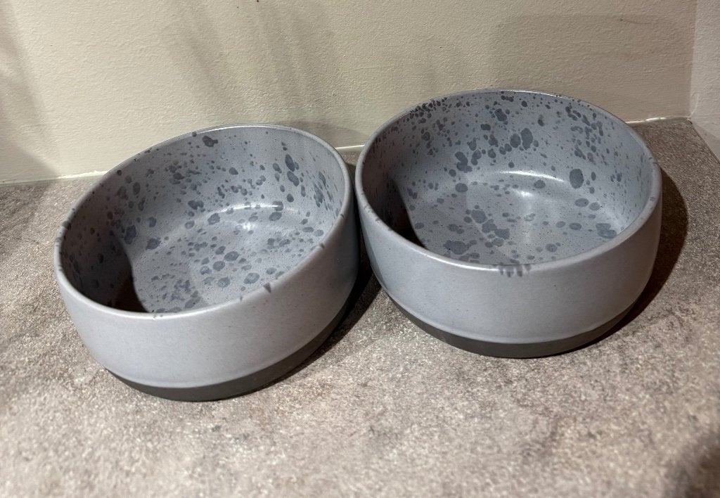 Aida RAW schalen / kommen – Nordic Grey Spotted – 2 stuks, Overige merken, Ophalen of Verzenden, Zo goed als nieuw, Kom(men)