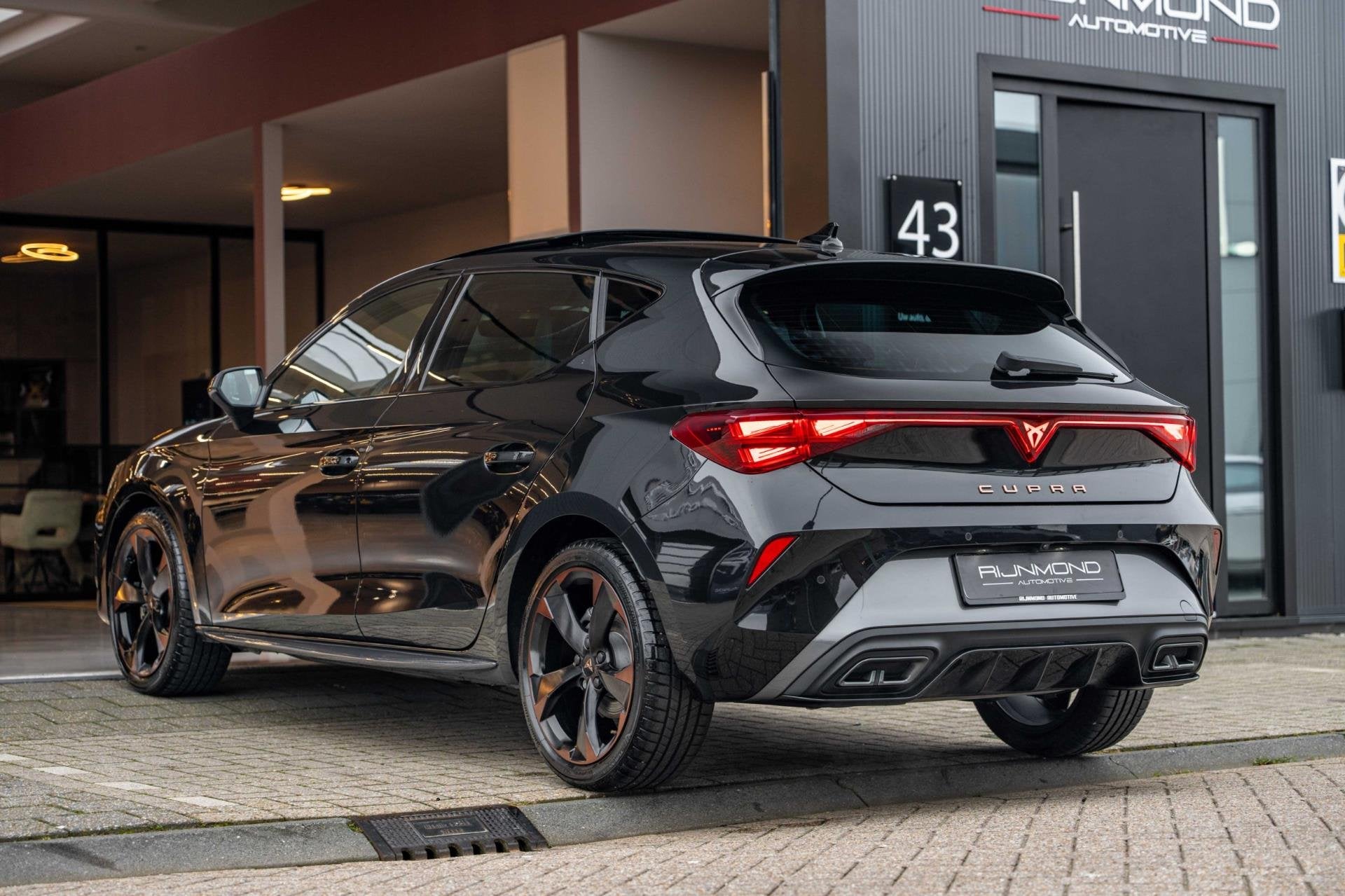 CUPRA Leon 1.5 TSI e-Hybrid Business |Pano|Sfeer|Keyless|Cam, Auto's, Cupra, Dealer onderhouden, Zwart, 4 cilinders, Leon