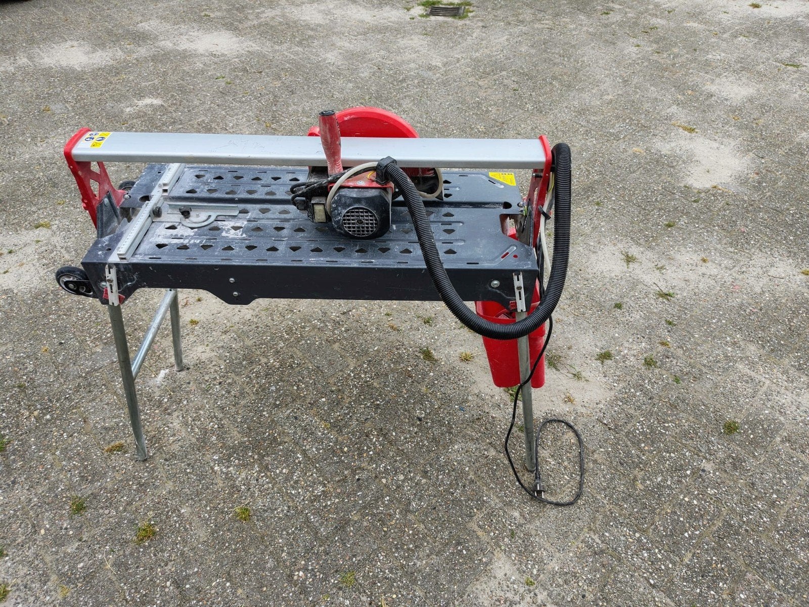Tegelzaagmachine, Ophalen