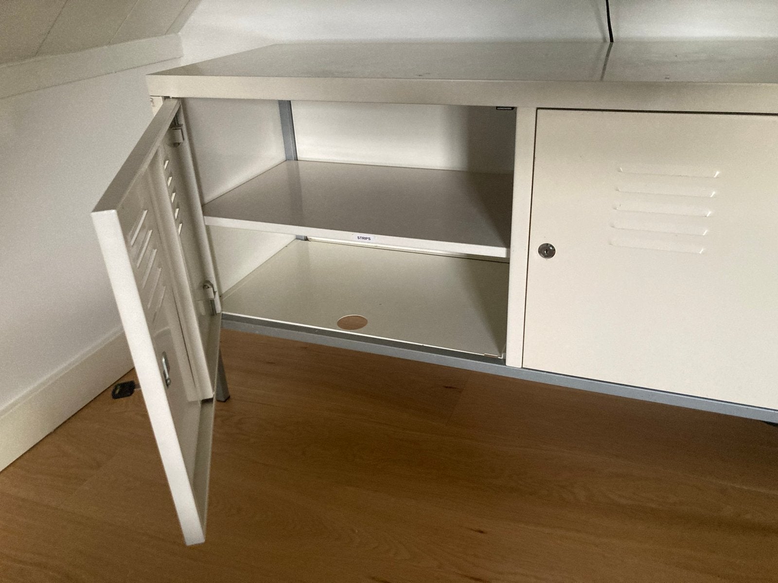 Ikea PS Metalen kastje met slot - Crème/Wit, Huis en Inrichting, Kasten | Lockerkasten, Ophalen, Gebruikt