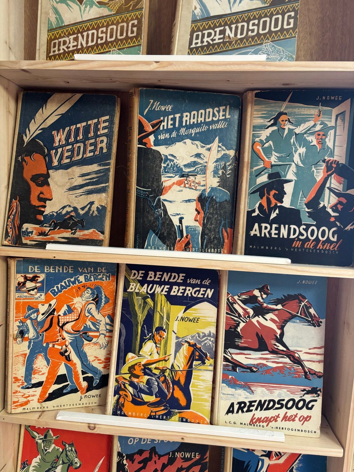 Vintage Arendsoog en Witte Veder boeken - J. Nowee, Ophalen, Gelezen