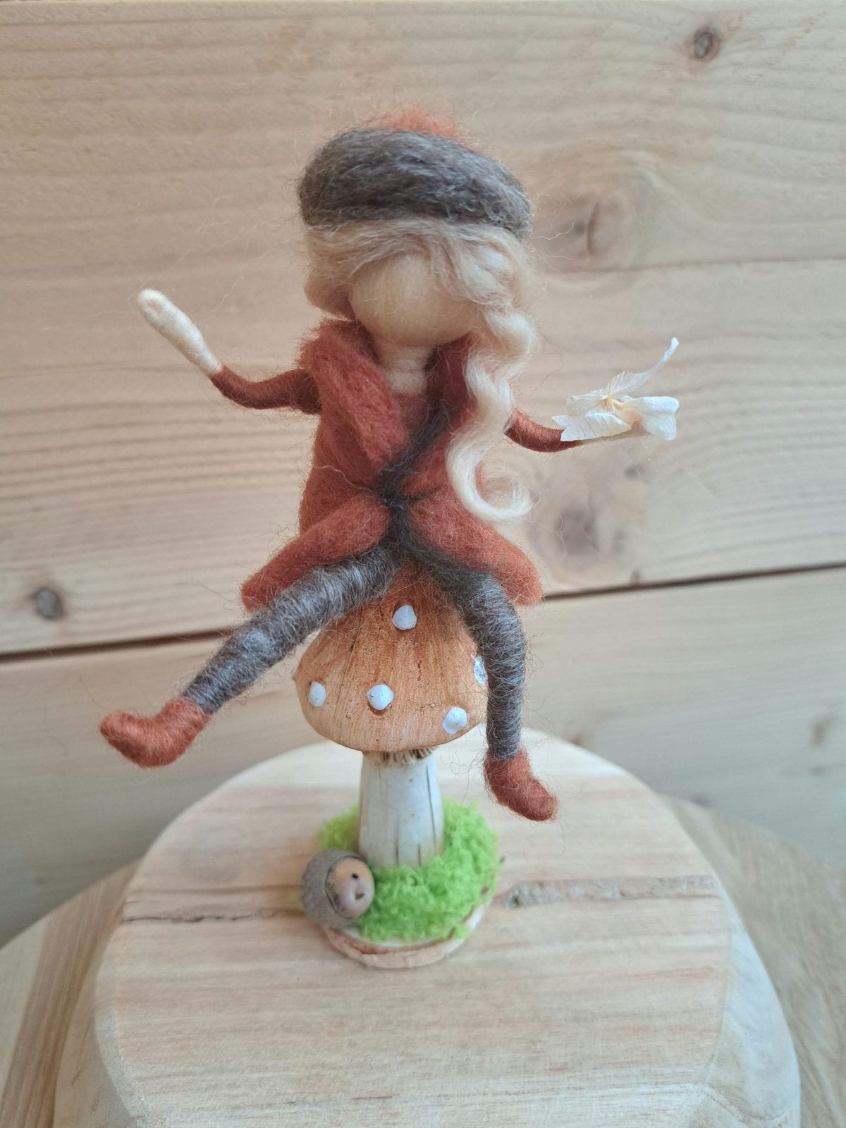 Seizoenstafel hetfst meisje/ paddenstoel naaldvilt babykamer, Hobby en Vrije tijd, Ophalen of Verzenden, Nieuw, Figuurtje(s)