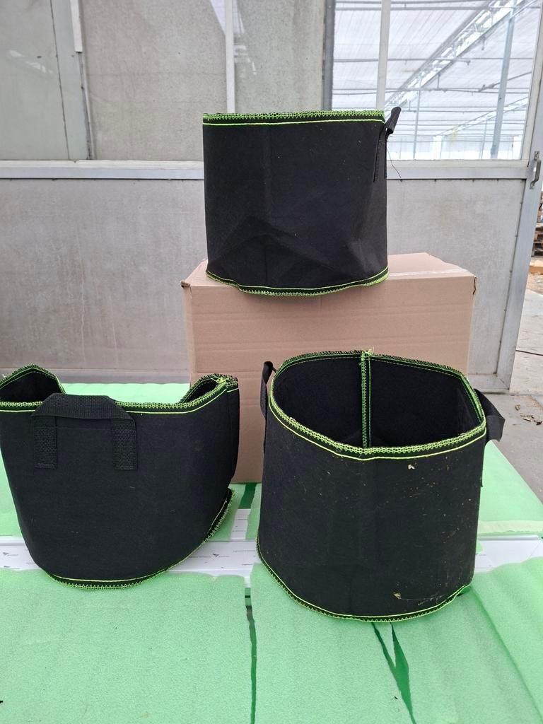 5 stuks Textiel plantenzakken zwart met groene bies nieuw, Ophalen, Rond, Nieuw, Metaal