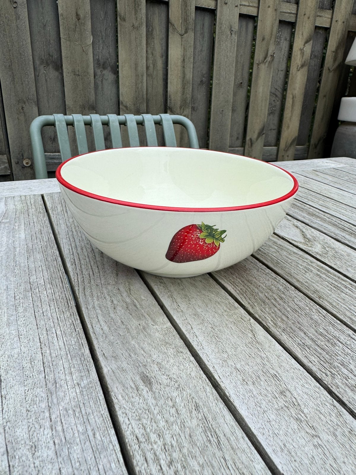 Grote kom met aardbeien decoratie - 20 cm, Ophalen, Overige merken, Keramiek, Zo goed als nieuw