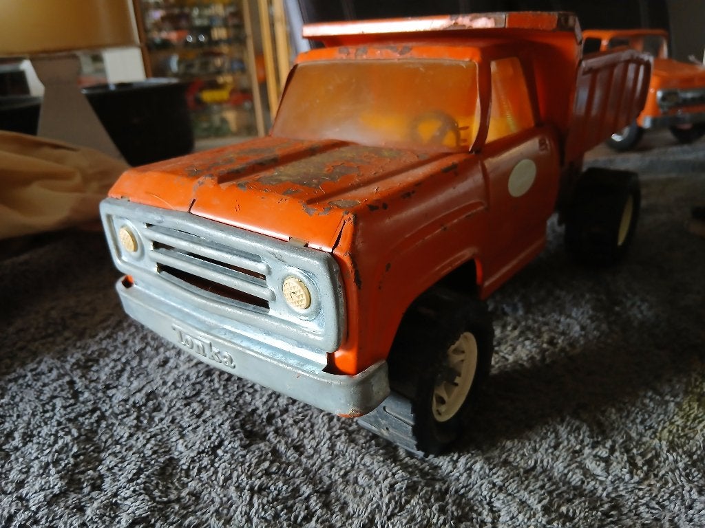 Vintage Tonka kiepwagen - Oranje metalen speelgoedtruck, Verzamelen, Ophalen of Verzenden, Gebruikt