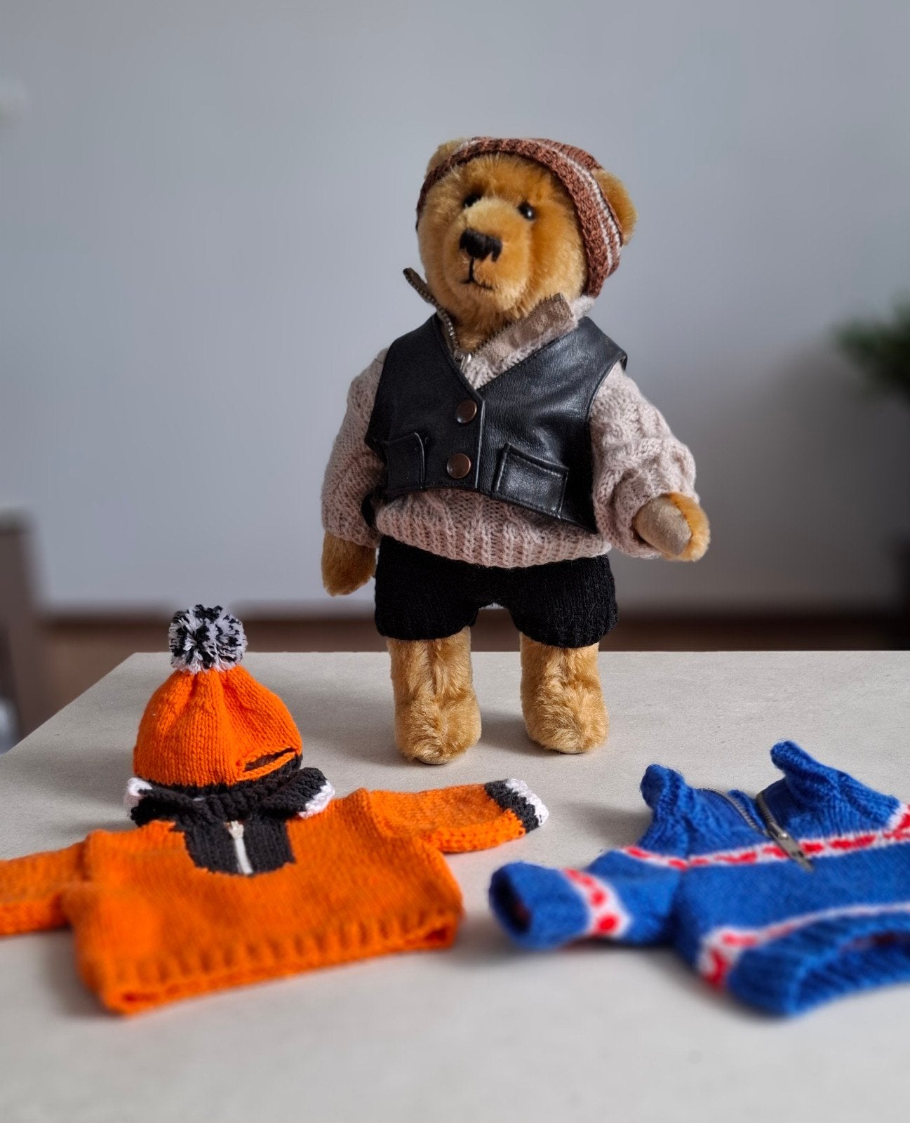 Handgemaakte Teddybeer met Extra Kleding - Uniek Cadeau, Ophalen, Beer, Handgemaakt, Zo goed als nieuw