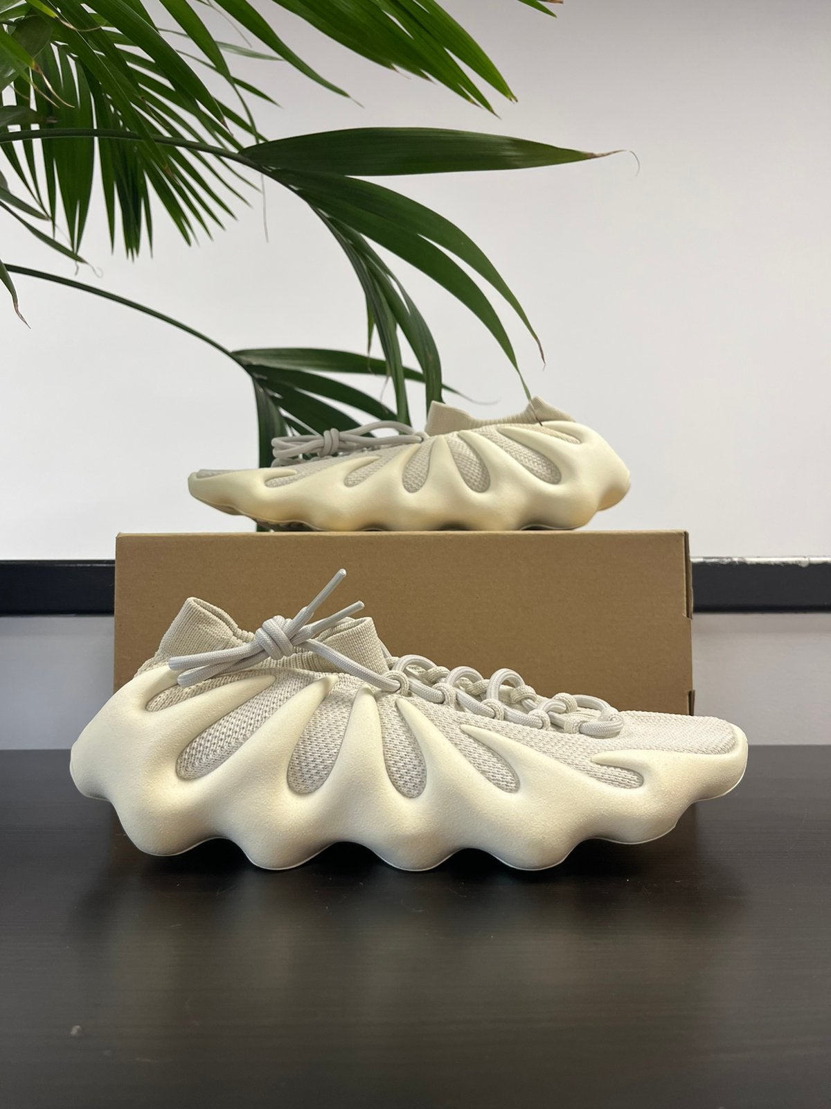 Yeezy 450 Cloud White, Kleding | Heren, Wit, Ophalen of Verzenden, Sneakers of Gympen, Zo goed als nieuw