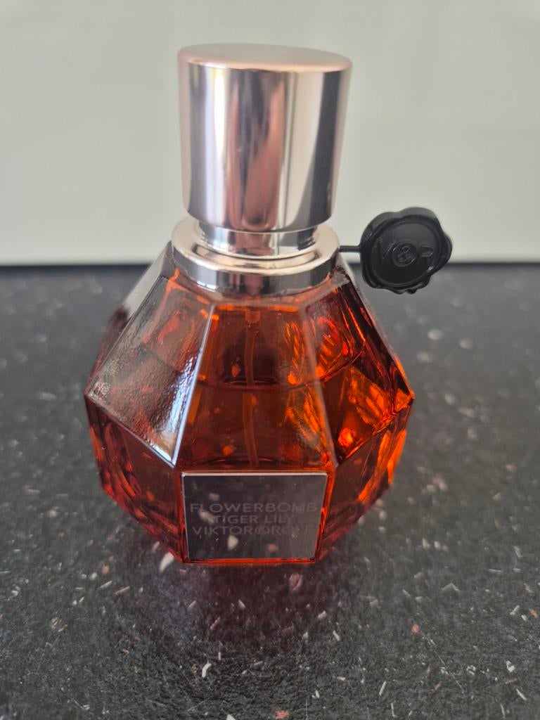 Viktor en Rolf Flowerbomb Tiger Lily parfum, Sieraden, Tassen en Uiterlijk, Uiterlijk | Parfum, Ophalen of Verzenden