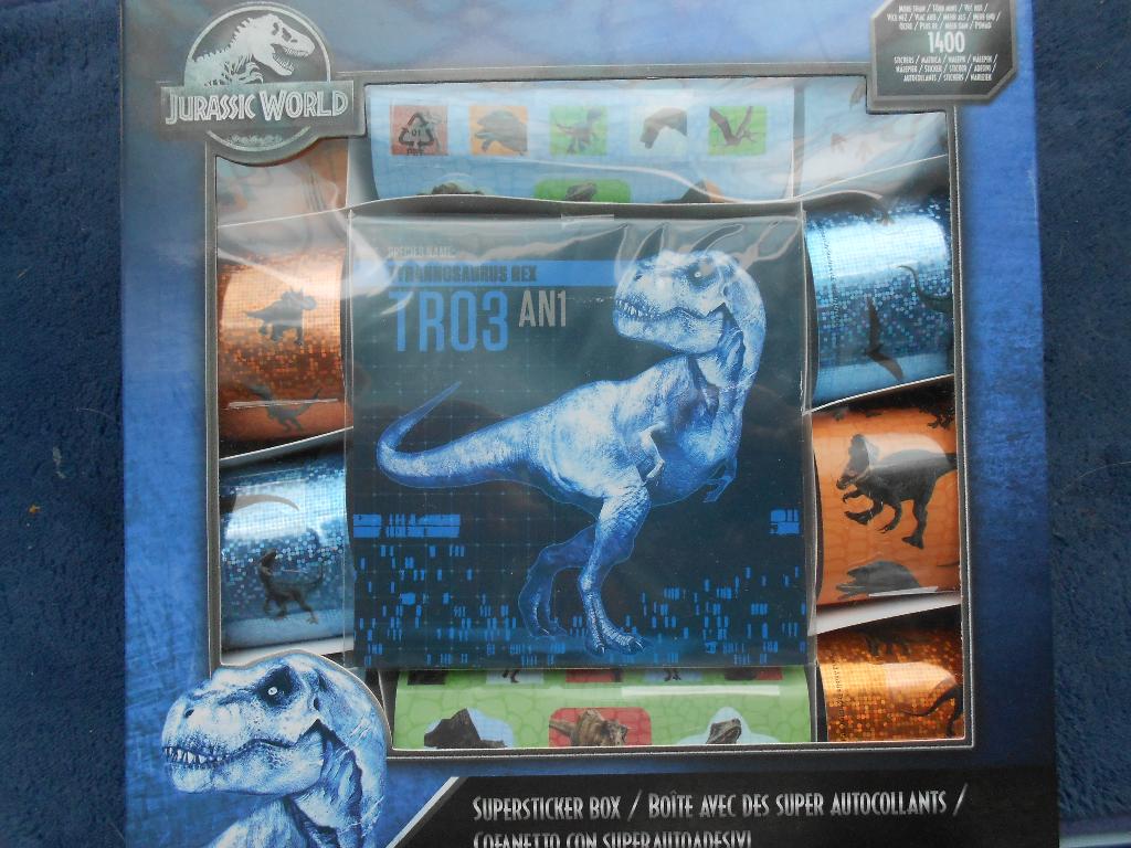 Jurassic World super sticker box dinosaurus, Verzamelen, Stickers, Nieuw, Dier en Natuur, Ophalen