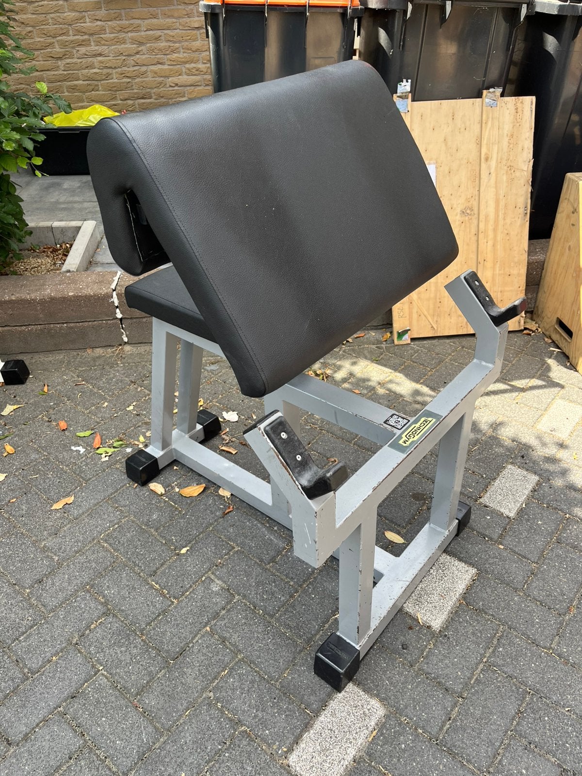 Technogym isotonic biceps arm curl bench bank, Sport en Fitness, Fitnessmaterialen, Ophalen, Bank, Fitnessbank, Biceps