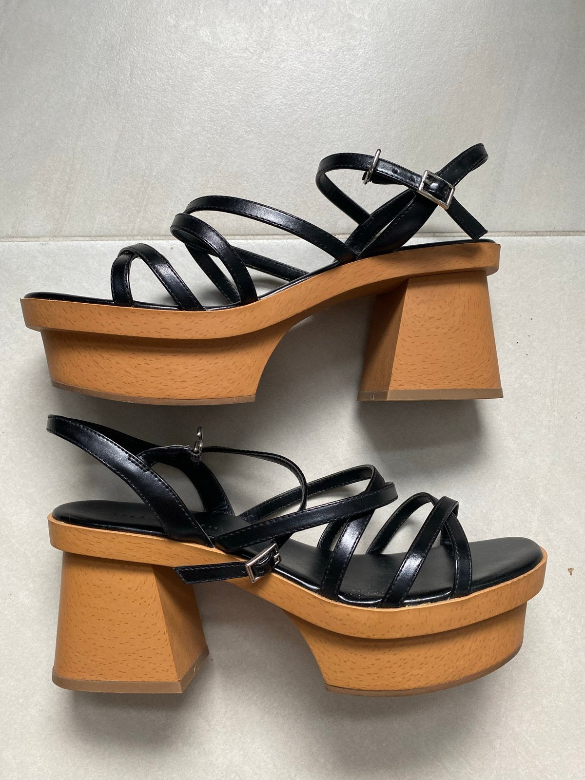 Charles & Keith Zwarte Sandalen met Houten Hak Maat 37, Kleding | Dames, Schoenen, Zwart, Gedragen, Sandalen of Muiltjes, Ophalen of Verzenden