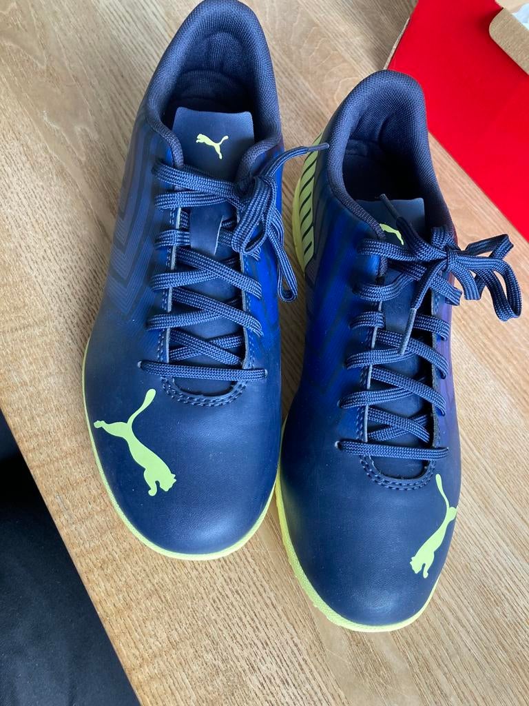 Puma zaal voetbal sport schoenen maat 40 blauw, Schoenen, Nieuw, Maat L, Ophalen of Verzenden