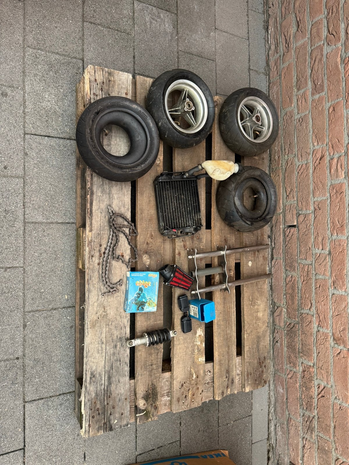 Diverse minibike onderdelen - wielen, radiator, ketting, Ophalen of Verzenden, Gebruikt, Overige typen