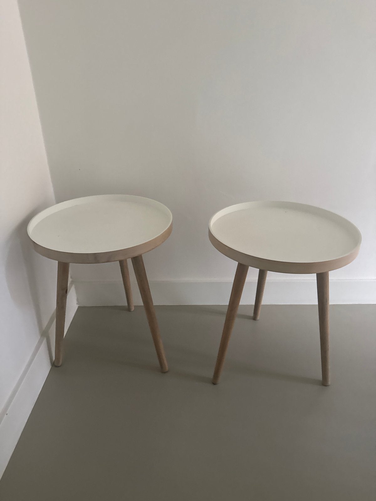 Set van 2 bijzettafeltjes wit/houtkleur, Ophalen, Minder dan 45 cm, Gebruikt, Rond