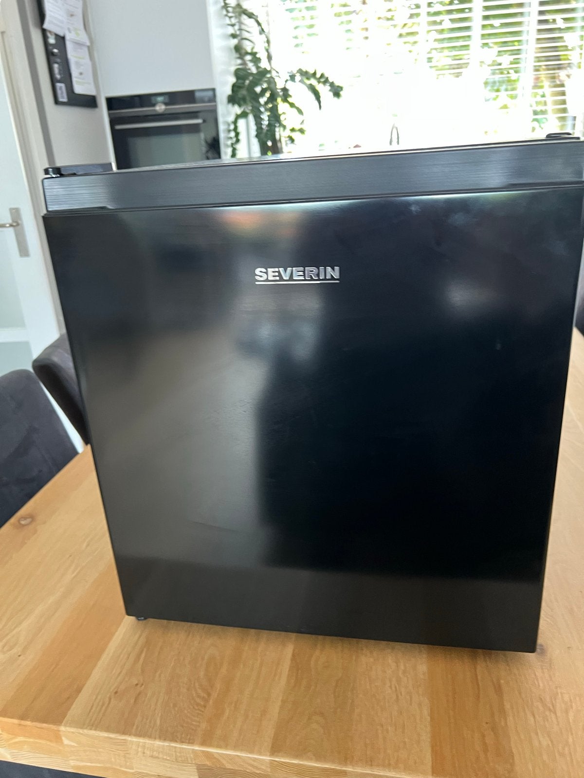Severin KB8879 minibar koelkast - Zwart, Ophalen, Met vriesvak, Minder dan 45 cm, Minder dan 85 cm