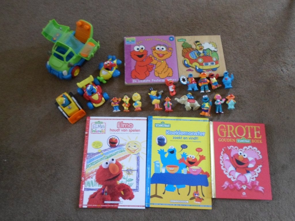 Sesamstraat    Figuren , Puzzel,  Auto,  en   boeken., Gebruikt, Overige karakters, Overige typen, Ophalen of Verzenden
