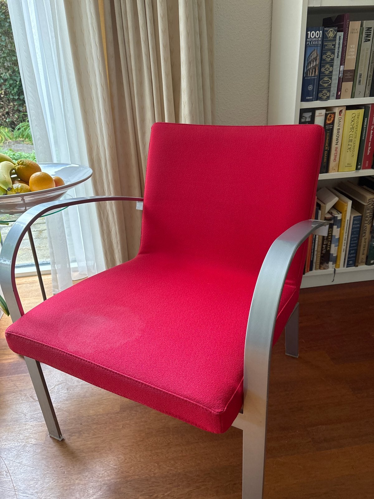 Twee rode Leolux fauteuils - herstoffering gewenst, Huis en Inrichting, Gebruikt, 75 tot 100 cm, Ophalen of Verzenden, Metaal
