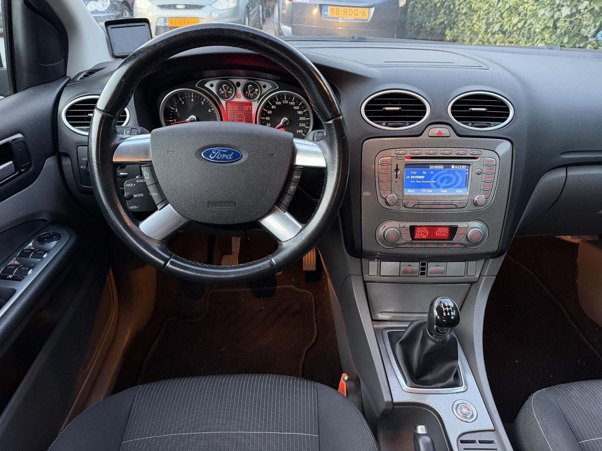 Foto 10 van Ford Focus 1.8 Titanium | Autom. Airco | Cruise Control | El