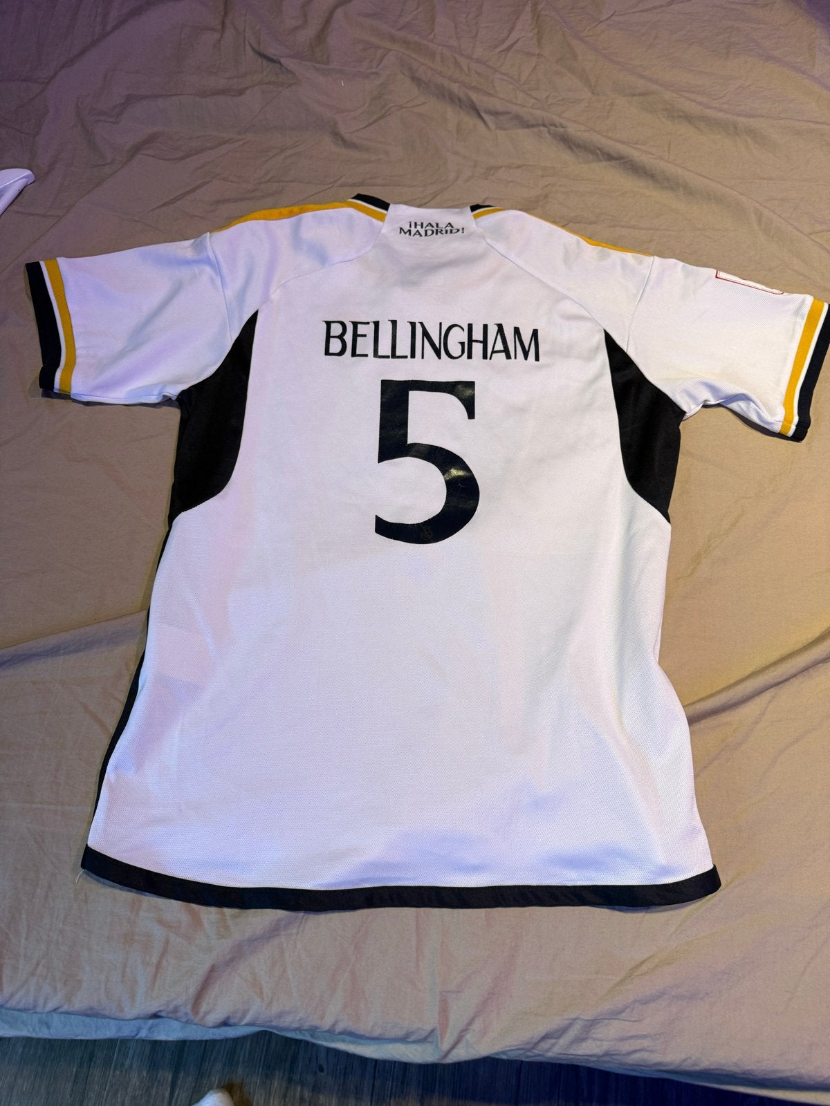 Real Madrid Thuisshirt Bellingham #5 maat xs, Maat 48/50 (M), Wit, Ophalen of Verzenden, Zo goed als nieuw