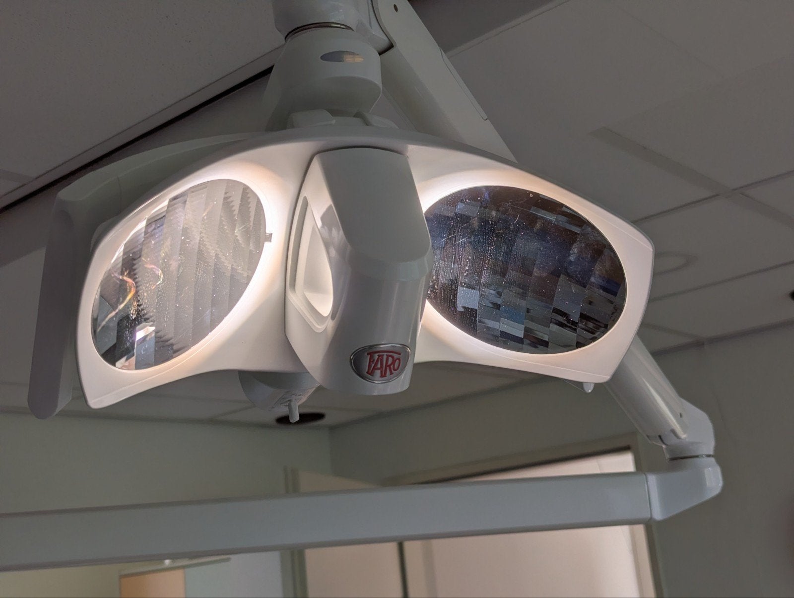 Tandartsunit met stoel, lamp en toebehoren, Ophalen