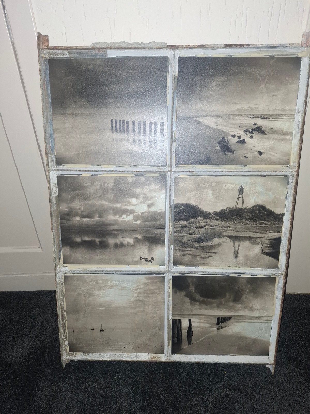 Oud stalraam met zwart-wit strandgezichten (Ameland), Ophalen, Gebruikt, Foto of Poster, 75 cm of meer