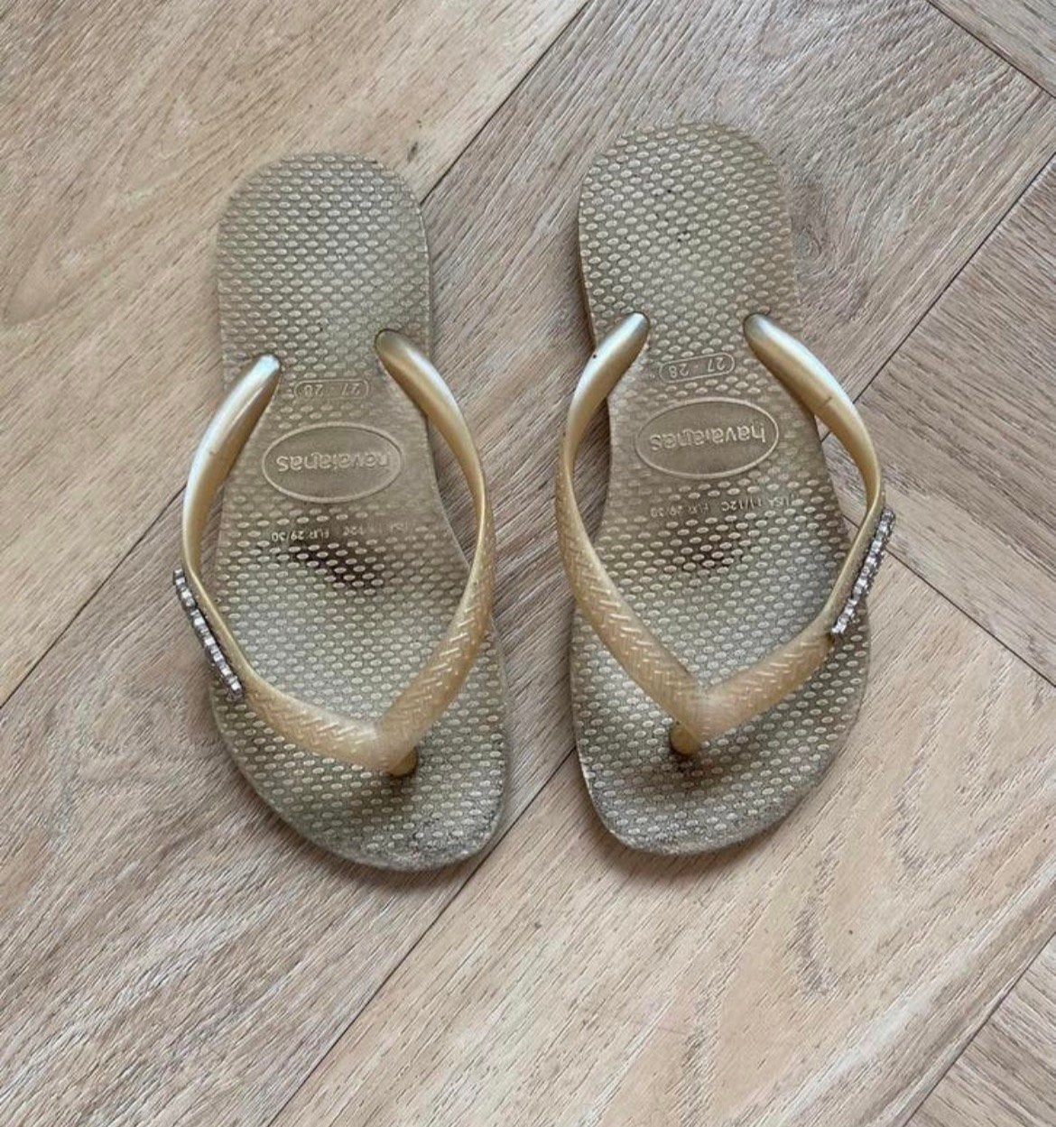Teenslippers goud Havaianas 27 / 28, Gebruikt, Meisje, Overige typen, Ophalen of Verzenden