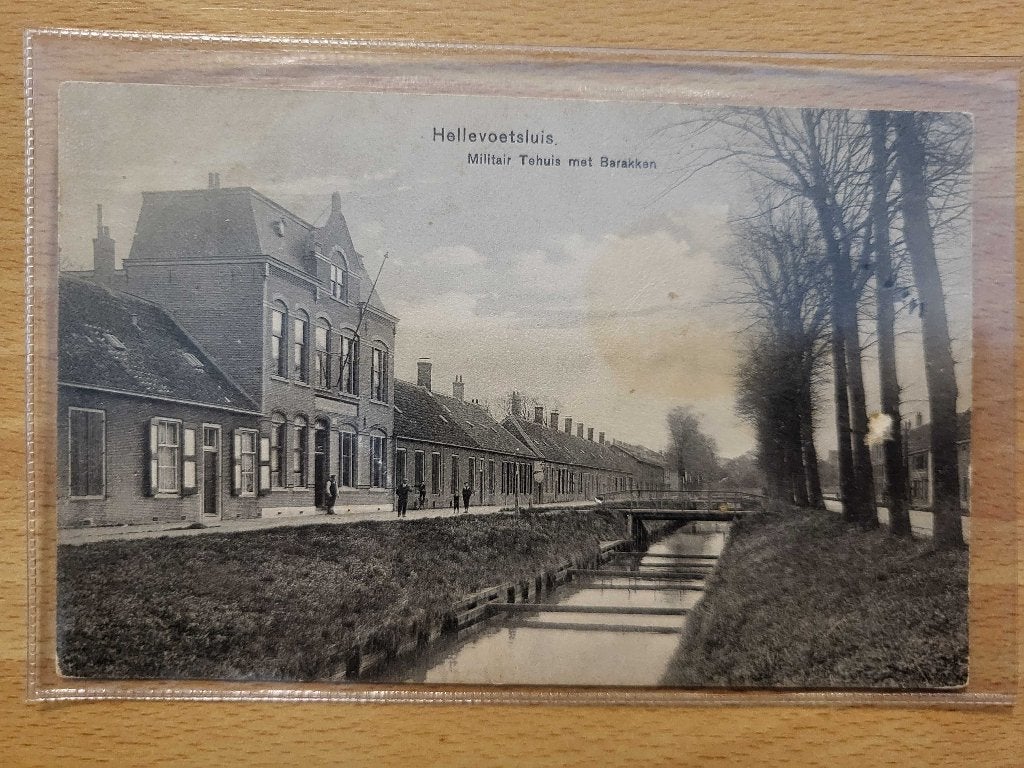 ansicht HELLEVOETSLUIS militair tehuis barakken Legr, Ophalen of Verzenden, Voor 1920, Zuid-Holland