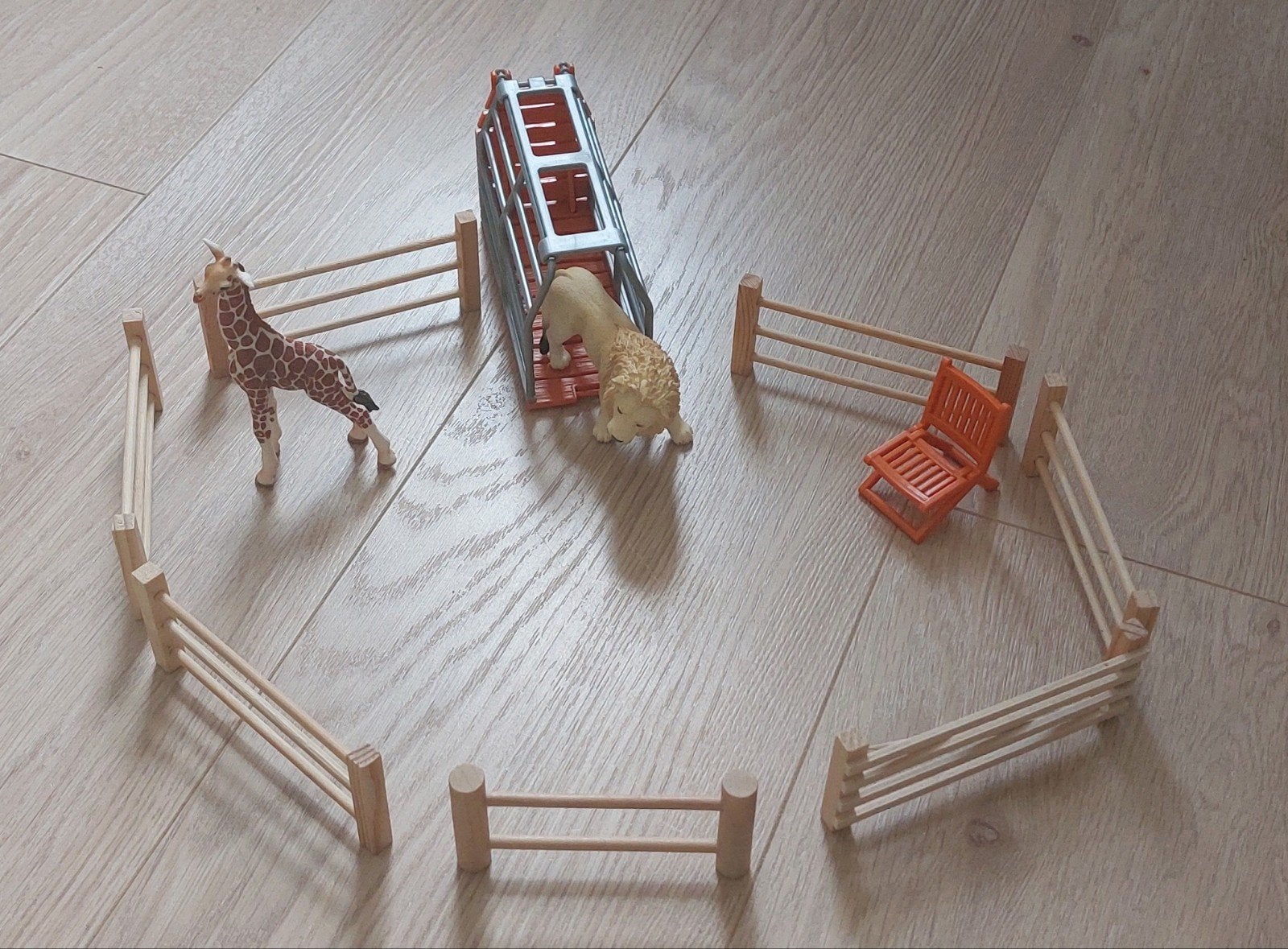 Speel figuren schleich met losse houten hekjes erbij, Ophalen, Zo goed als nieuw, Jongen of Meisje