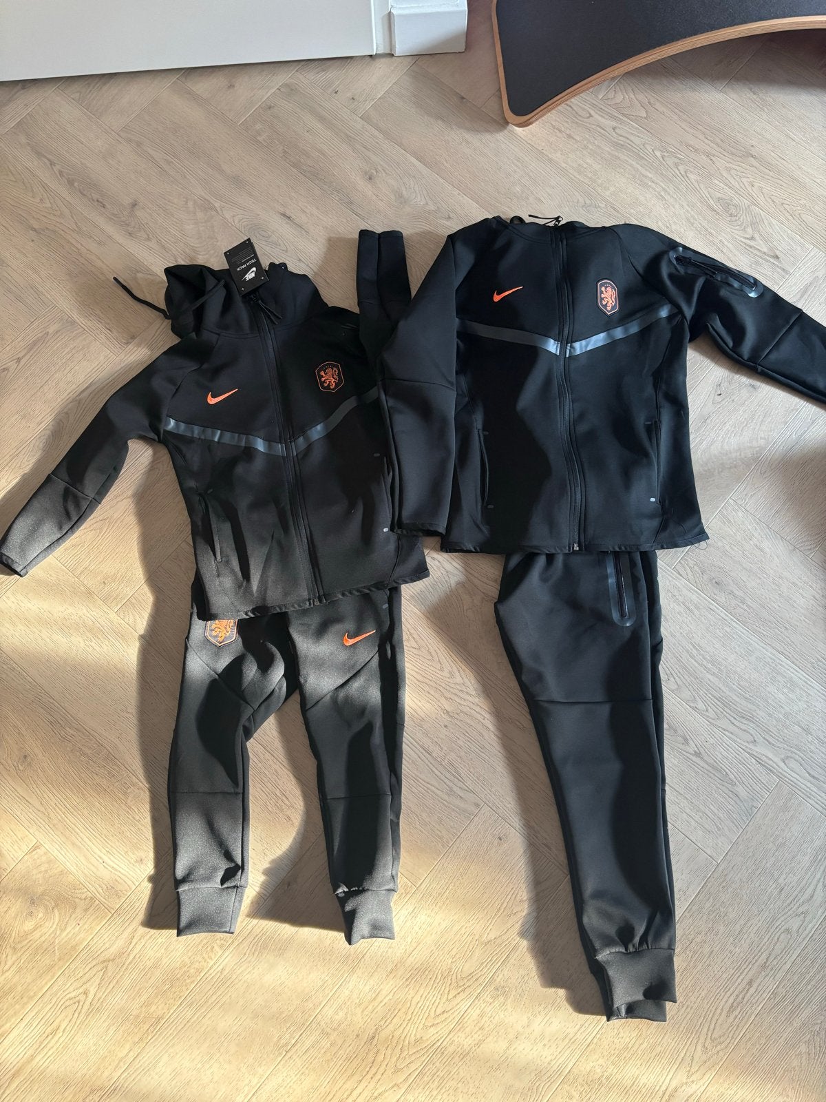 Nieuw WK trainingspak maat 110 en 152, Ophalen of Verzenden, Nieuw, Trainingspak