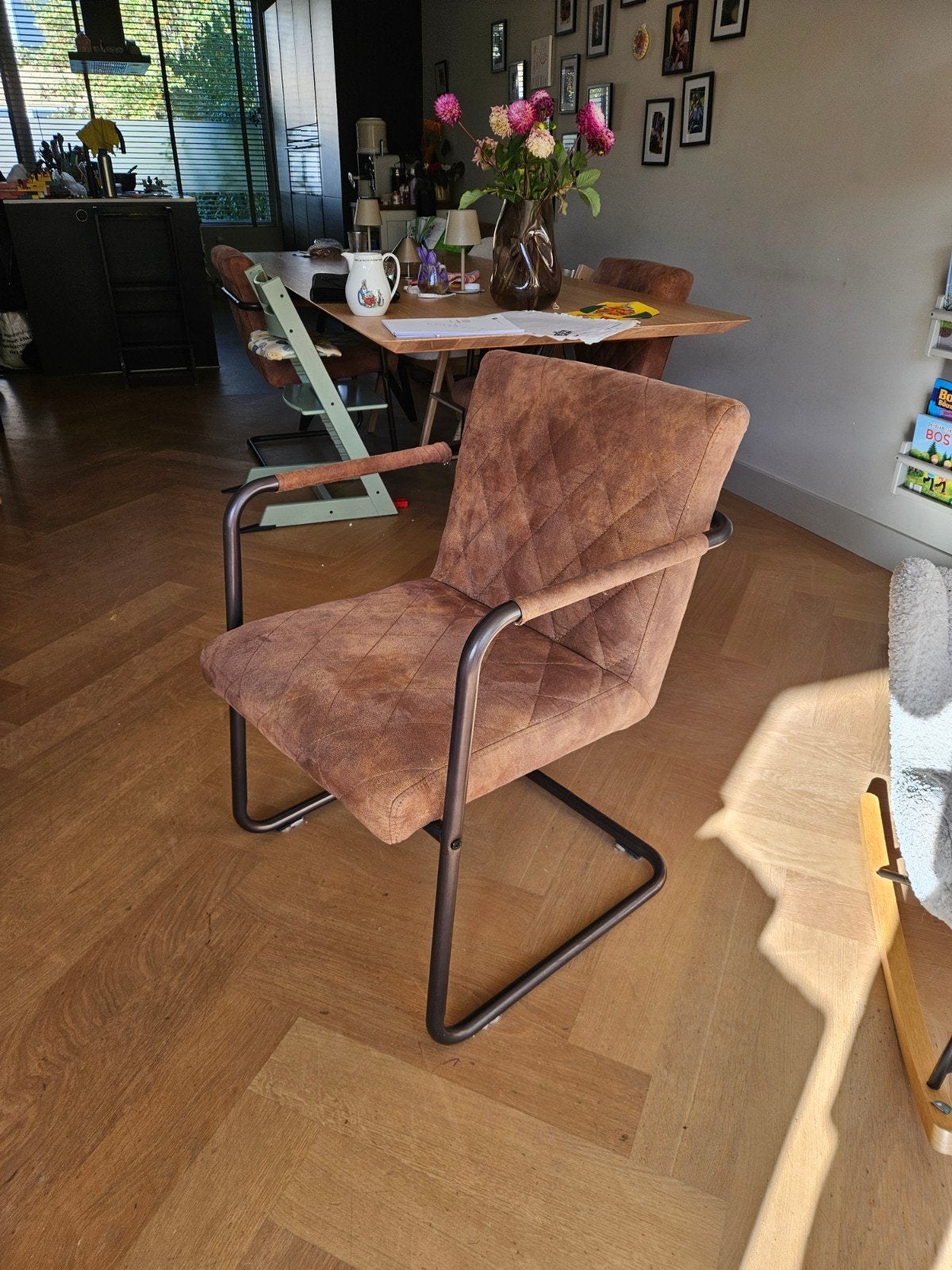 4 Comfortabele eetkamerstoelen - Bruin stof en metaal, Ophalen, Gebruikt, Bruin, Industrieel, Modern