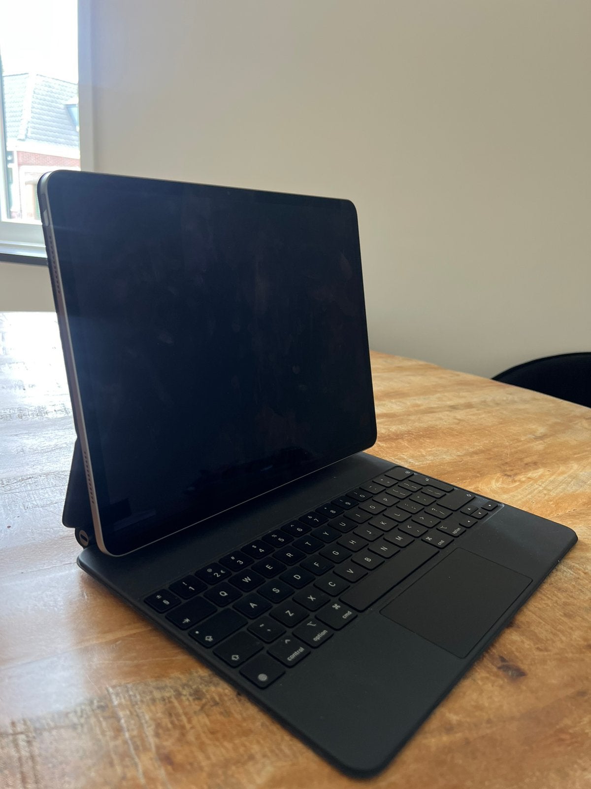 Apple Magic Keyboard for iPad Pro 12.9 inch iPad Air 13 inch, Ophalen of Verzenden, Zo goed als nieuw, Bescherming voor- en achterkant