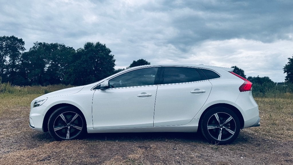 Volvo V40 1.5 T3 Polar+Sport, Pano-dak Intellisafe Pro Line, Auto's, Volvo, Dealer onderhouden, 1498 cc, 4 cilinders, 700 kg