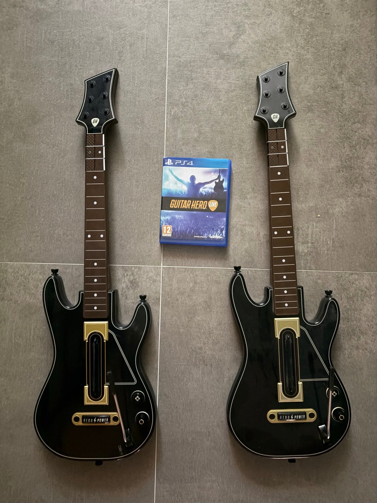 Guitar Hero Live PS4 met 2 gitaren. Elk bod is goed., Spelcomputers en Games, Ophalen, Muziek, 2 spelers, Eén computer