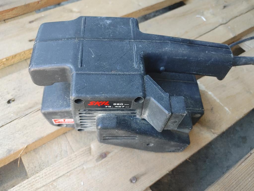 Bandschuurmachine Skil 560Watt, Doe-het-zelf en Verbouw, Gereedschap | Schuurmachines, Ophalen of Verzenden, Gebruikt, 600 tot 1200 watt