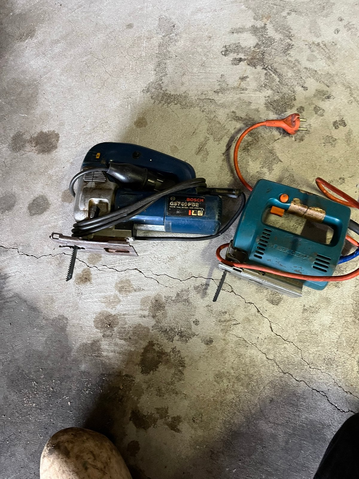 Twee decoupeerzagen: Bosch GST 60 PSE en Black & Decker, Ophalen, Gebruikt, Decoupeerzaag, 600 tot 1200 watt