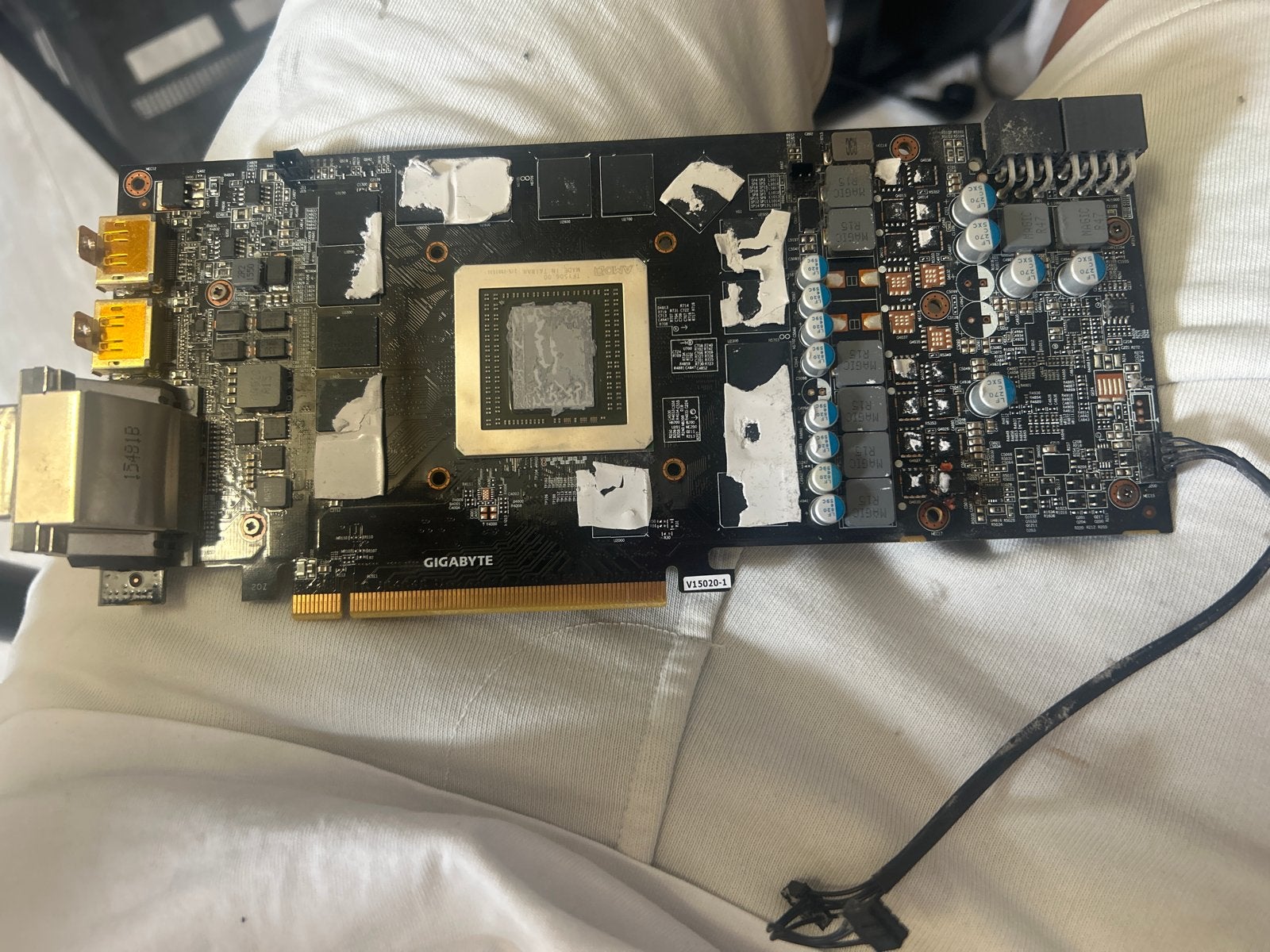 Defecte Gigabyte videokaart - voor onderdelen/reparatie, Computers en Software, Videokaarten, PCI-Express 3, HDMI, Ophalen of Verzenden