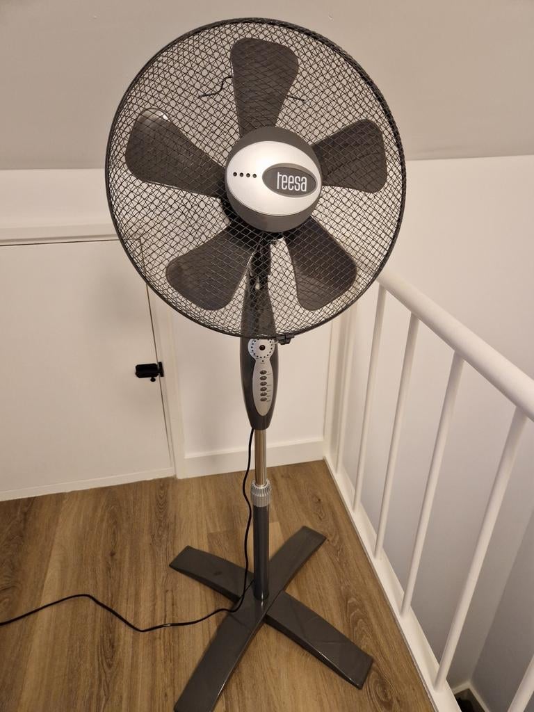 Teesa Statiefventilator met afstandsbediening en timer, Ophalen, Ventilator met afstandsbediening, Zo goed als nieuw, Statiefventilator