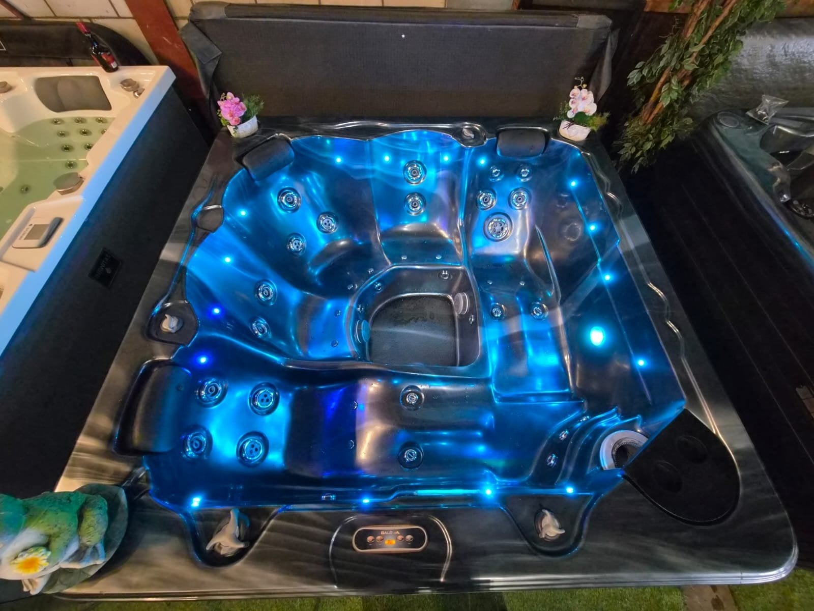 ‼️SPOTGOEDKOOP ‼️BALBOA JACUZZI ‼️ 2 LIGPLAATSEN, Ophalen of Verzenden