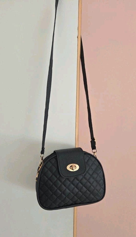 Zwarte schouder of crossbody Coach ovaal, Sieraden, Tassen en Uiterlijk, Tassen | Schoudertassen, Ophalen of Verzenden, Zo goed als nieuw