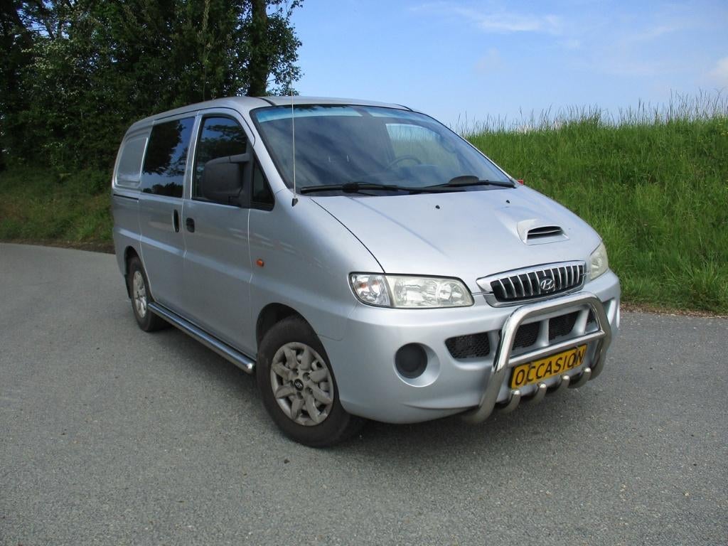 Te koop Hyundai H200 2.5 TCI KWB 2006 met APK., Auto's, Zwart, 4 cilinders, 700 kg, 100 pk
